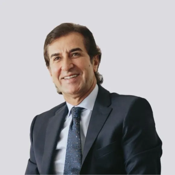 Dt. Erhan Aydınlar 