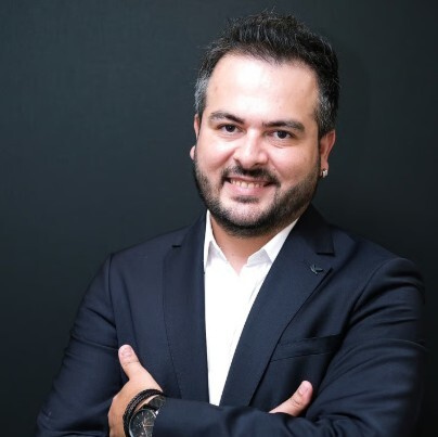 الدكتور الجراح ألطان تكين