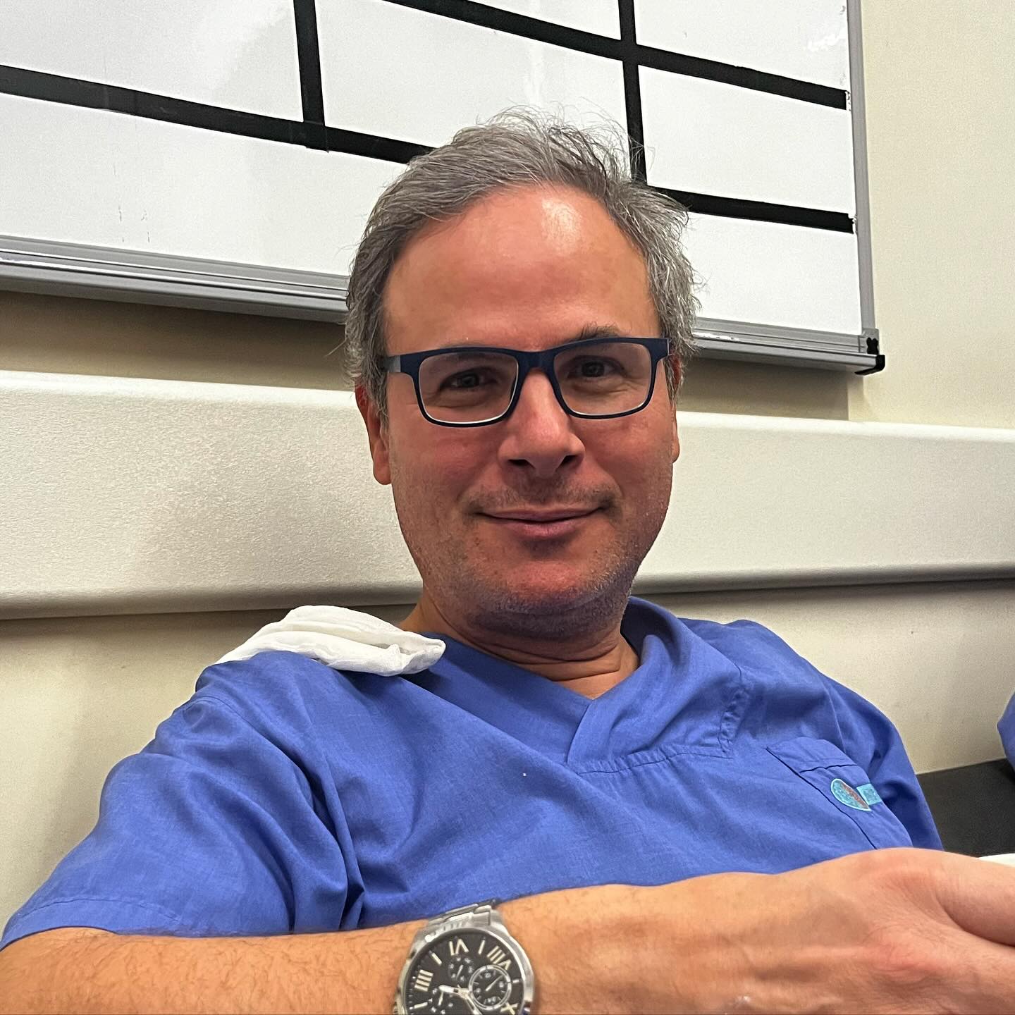 الدكتور مثات أكان