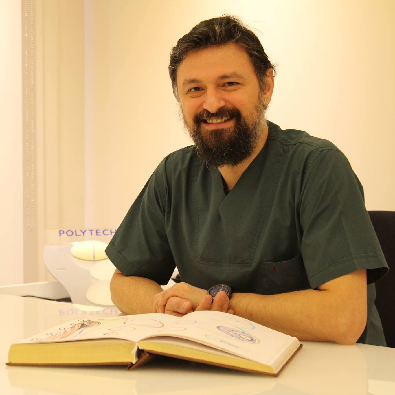 الدكتور الجراح أويغار أيتكين