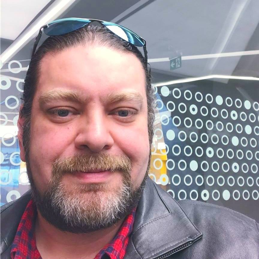 الدكتور الجراح غورلور آكينبينغول