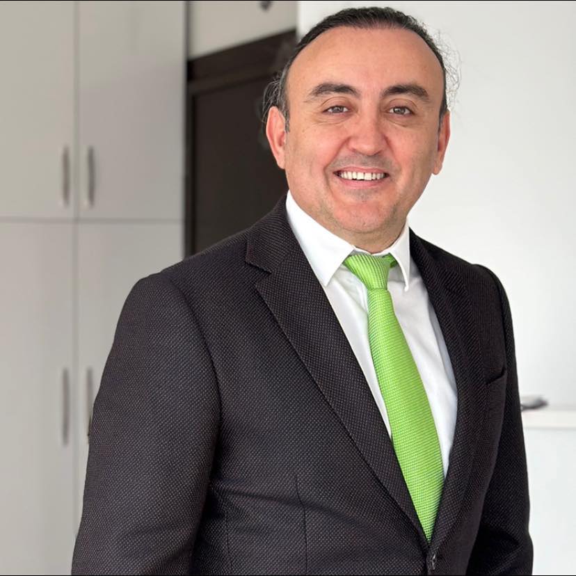 الدكتور دينيز كوتشوك كايا