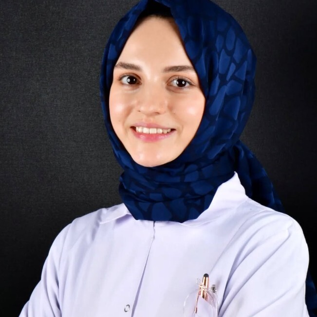 Dt. Yaren Zülal Yavaş 