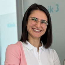 Uzm. Dt. Emel Yeşil Şahin 