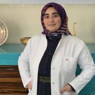 Dietitian Esra Yılmaz