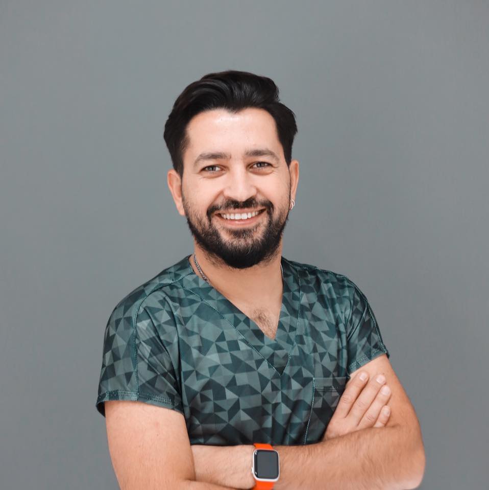 Specialist Dentist Şuayıp Akın