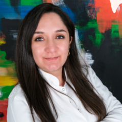 Dietitian Deniz Dicle Kaya Turkish