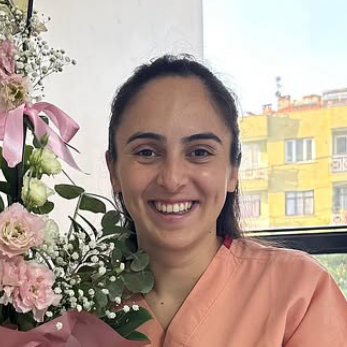 Dietitian Esra Uyguner Göksel